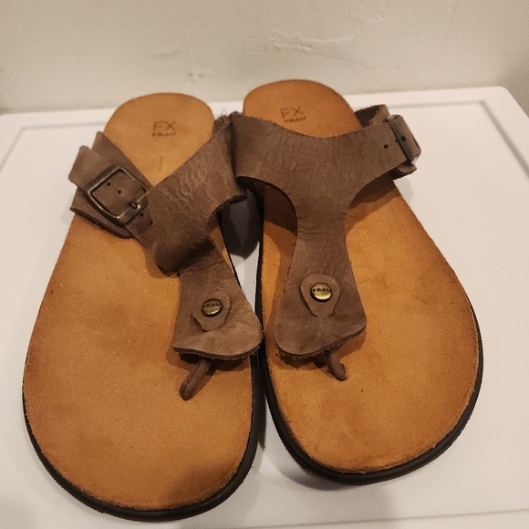 FRAU ITALIAN leather Thong Sandals - Picture 1 of 6